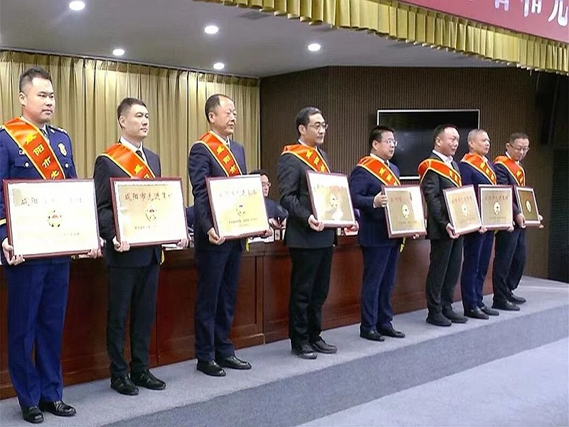 喜報(bào)！咸陽(yáng)路橋工程公司榮獲咸陽(yáng)市 “先進(jìn)集體”榮譽(yù)稱(chēng)號(hào)